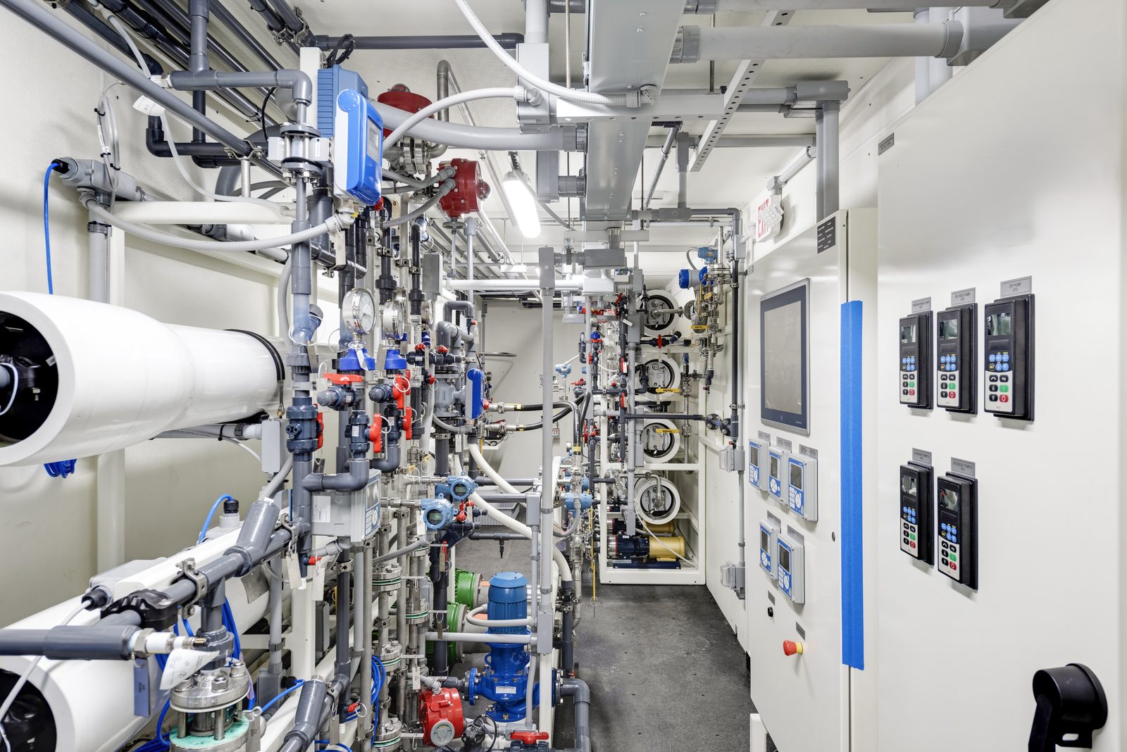 OARO membrane system with pumps and pressure vessels